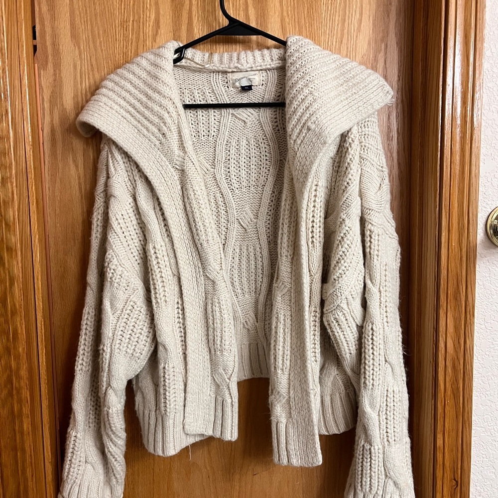 Universal Threads Women’s Cream Chunky Cable Knit Cardigan - Picture 3 of 9